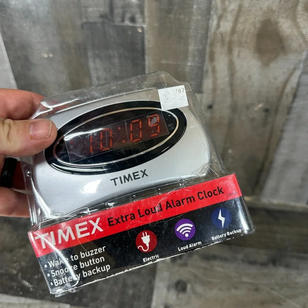 Timex T101NS Extra Loud Alarm Clock Silver Battery Backup NOS Sealed